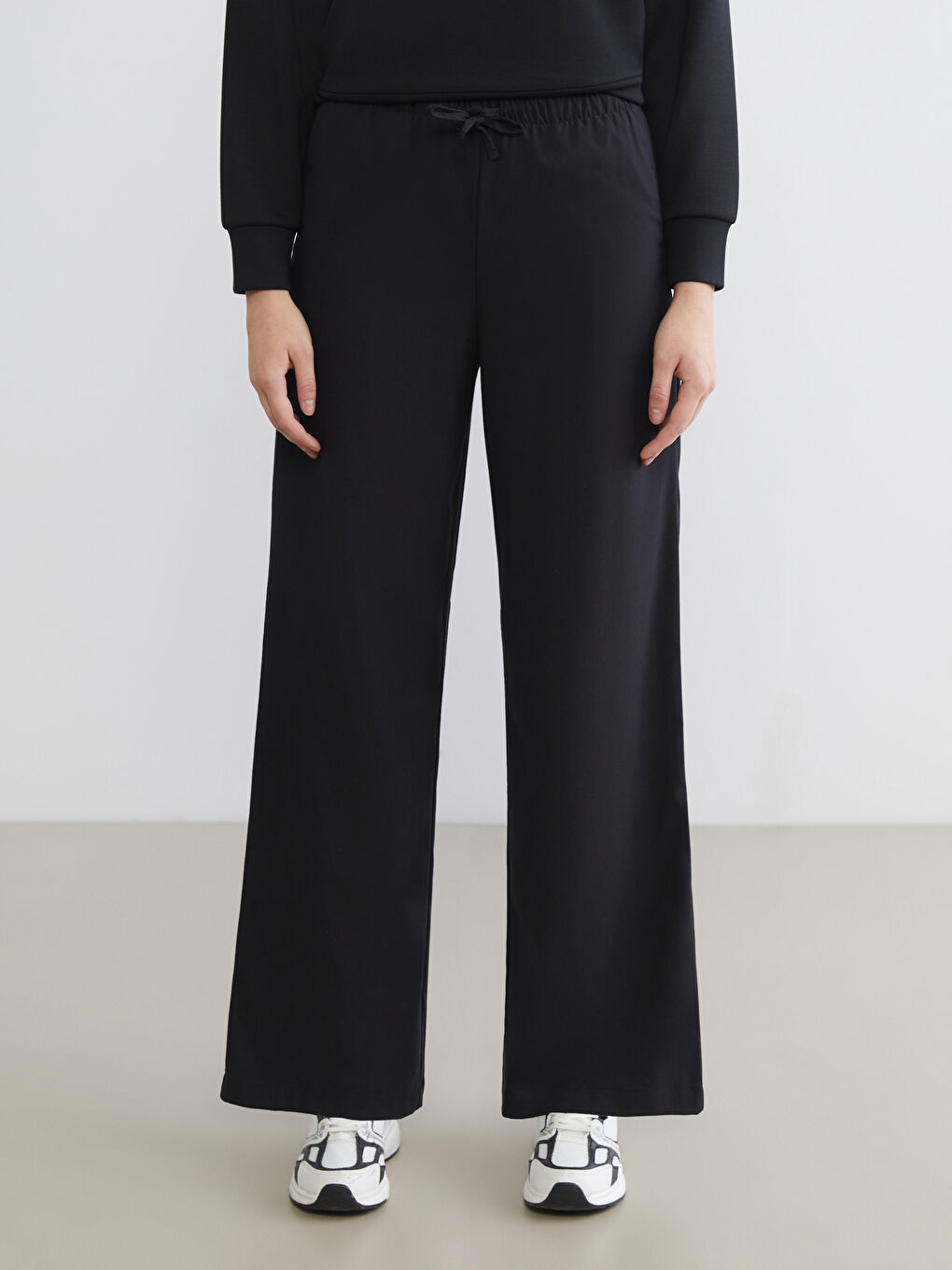 Siyah Beli Lastikli Geniş Paça Kadın Pantolon-1