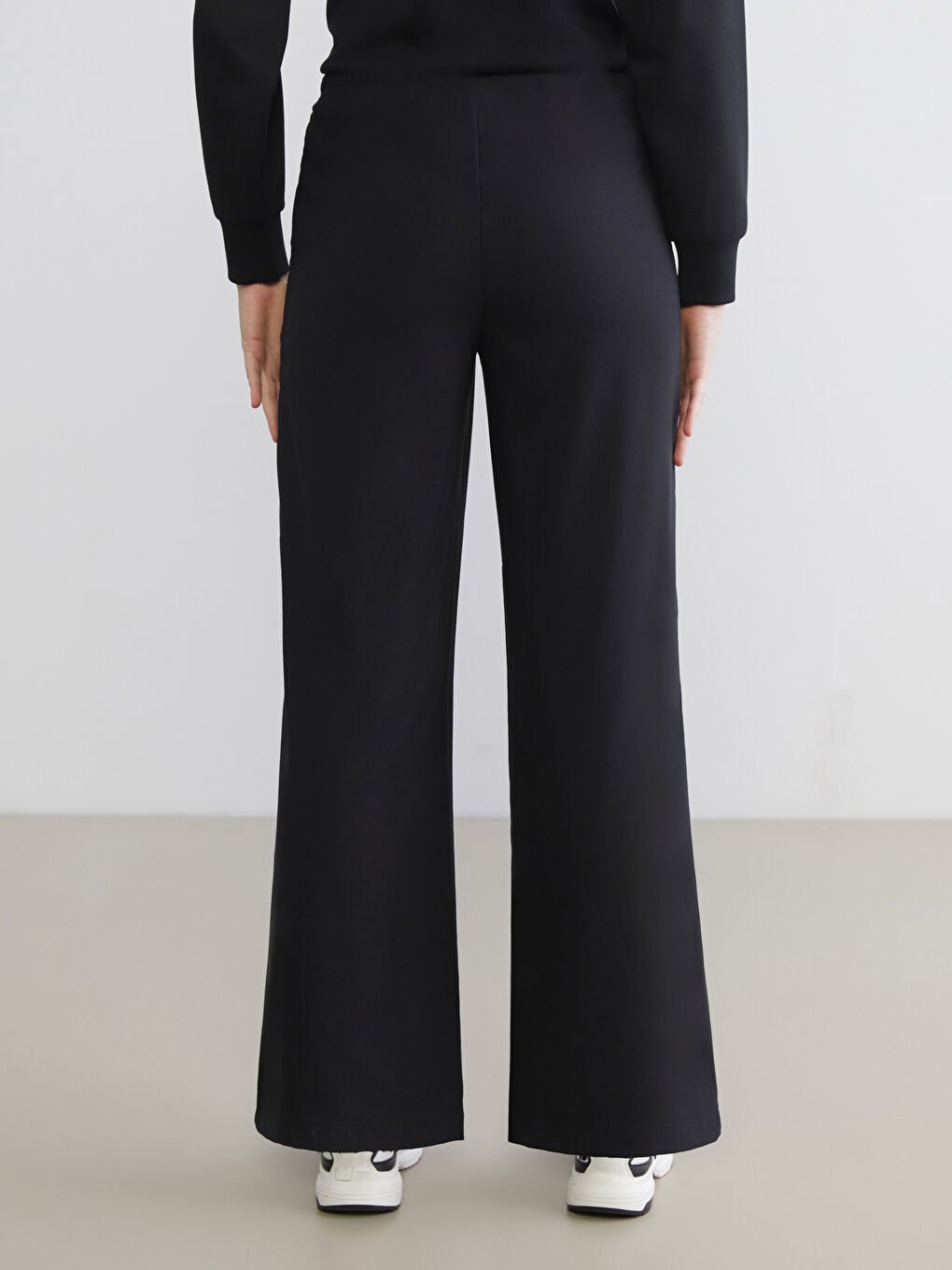 Siyah Beli Lastikli Geniş Paça Kadın Pantolon-3