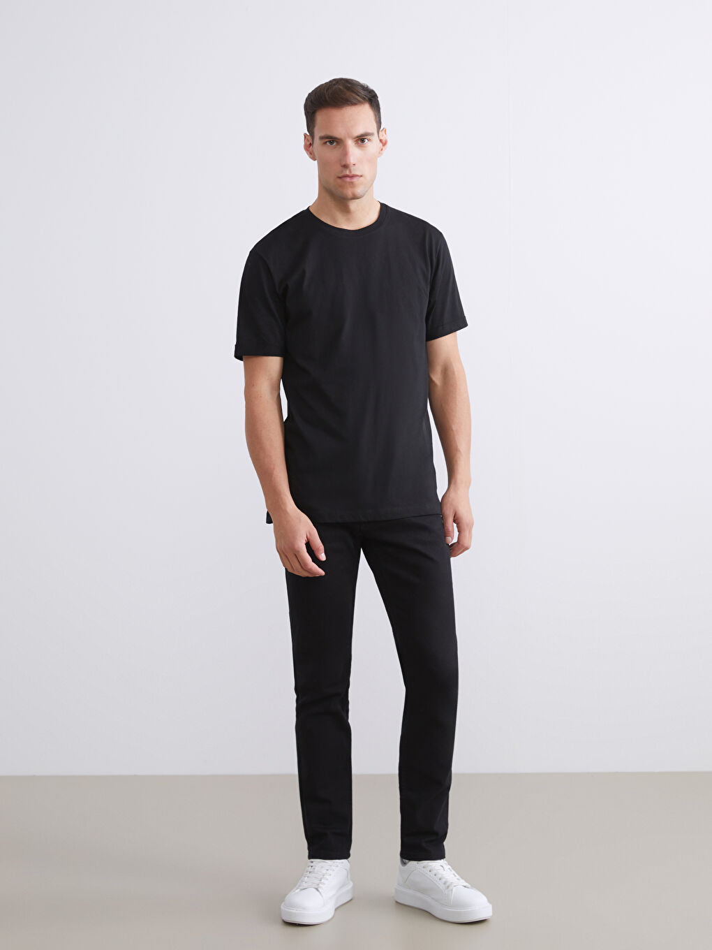 Siyah Bisiklet Yaka Penye Erkek Tişört-1