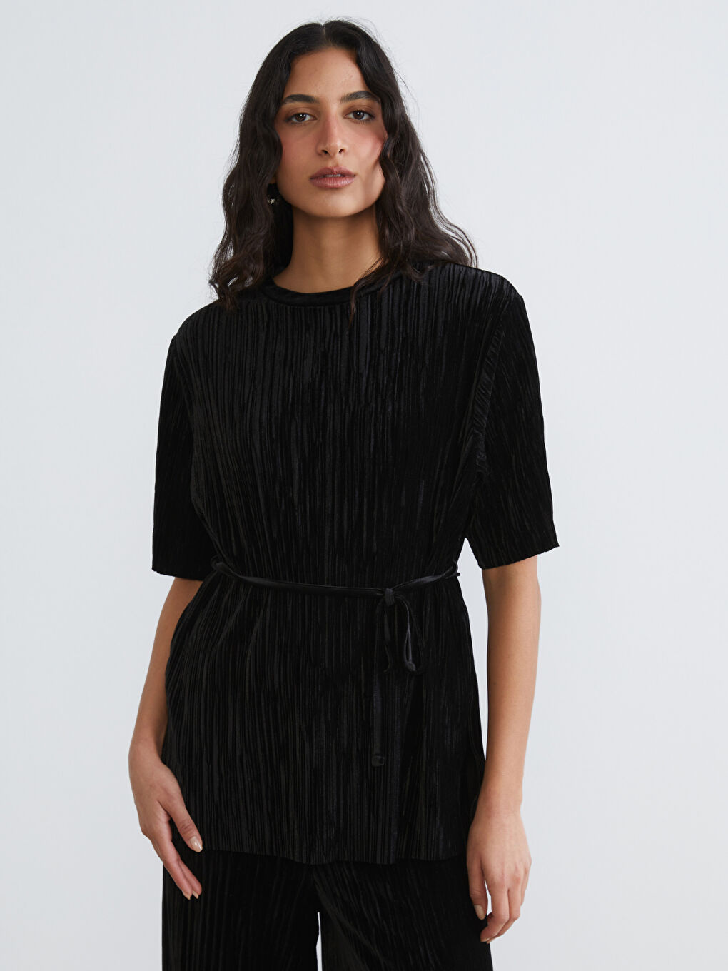 Siyah Bisiklet Yaka Beli Kuşaklı Kadın Tunik