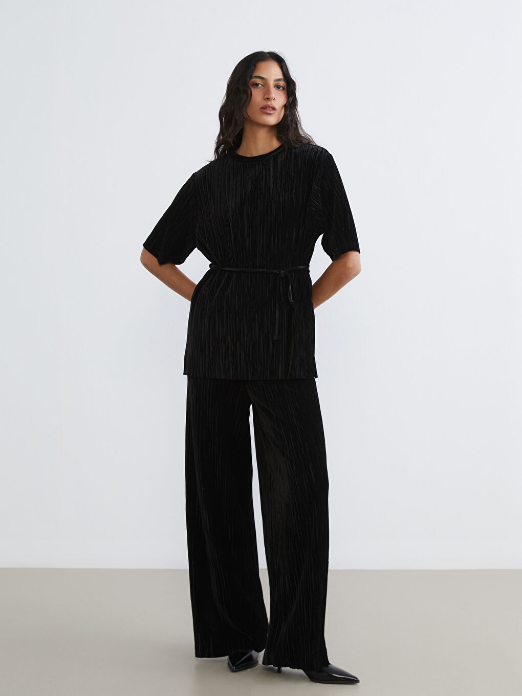 Siyah Bisiklet Yaka Beli Kuşaklı Kadın Tunik-1