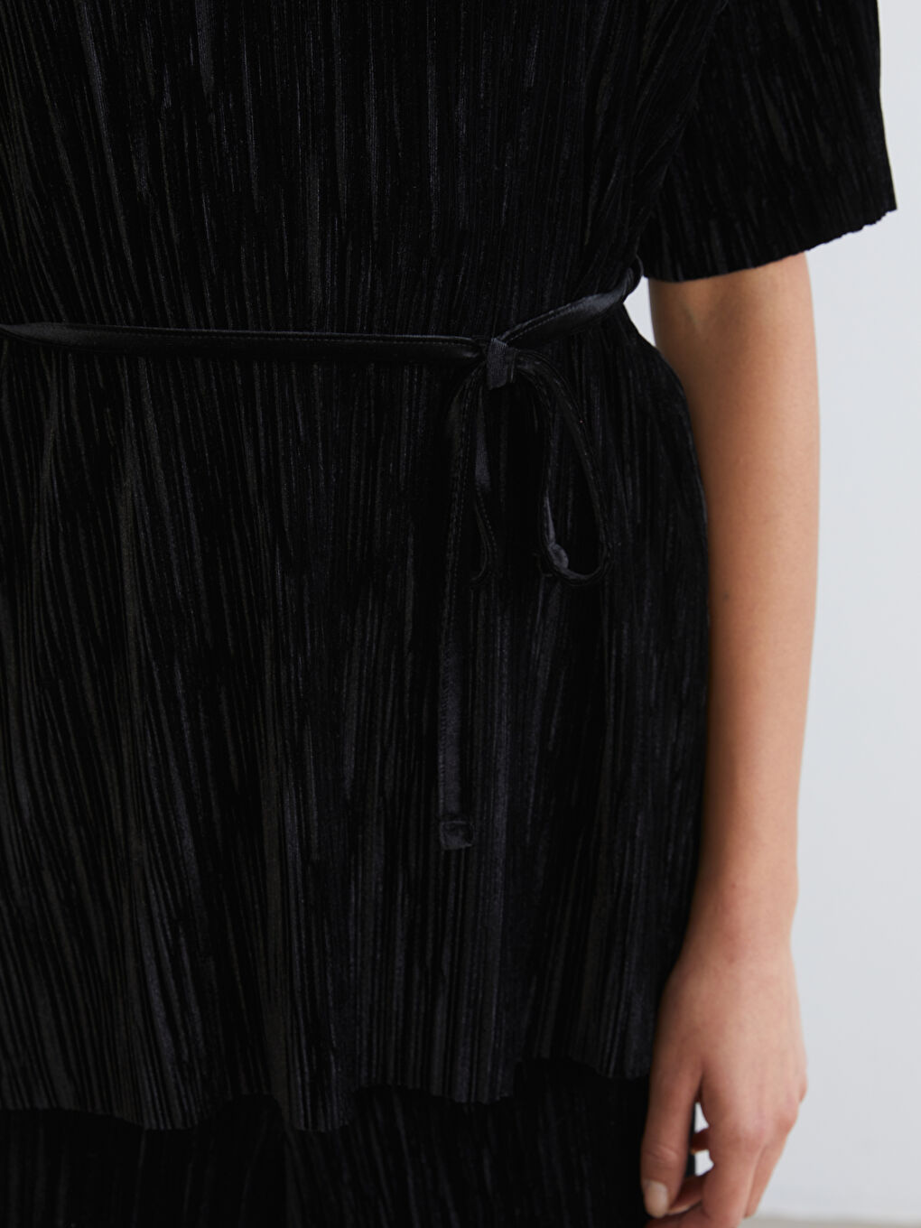 Siyah Bisiklet Yaka Beli Kuşaklı Kadın Tunik-2