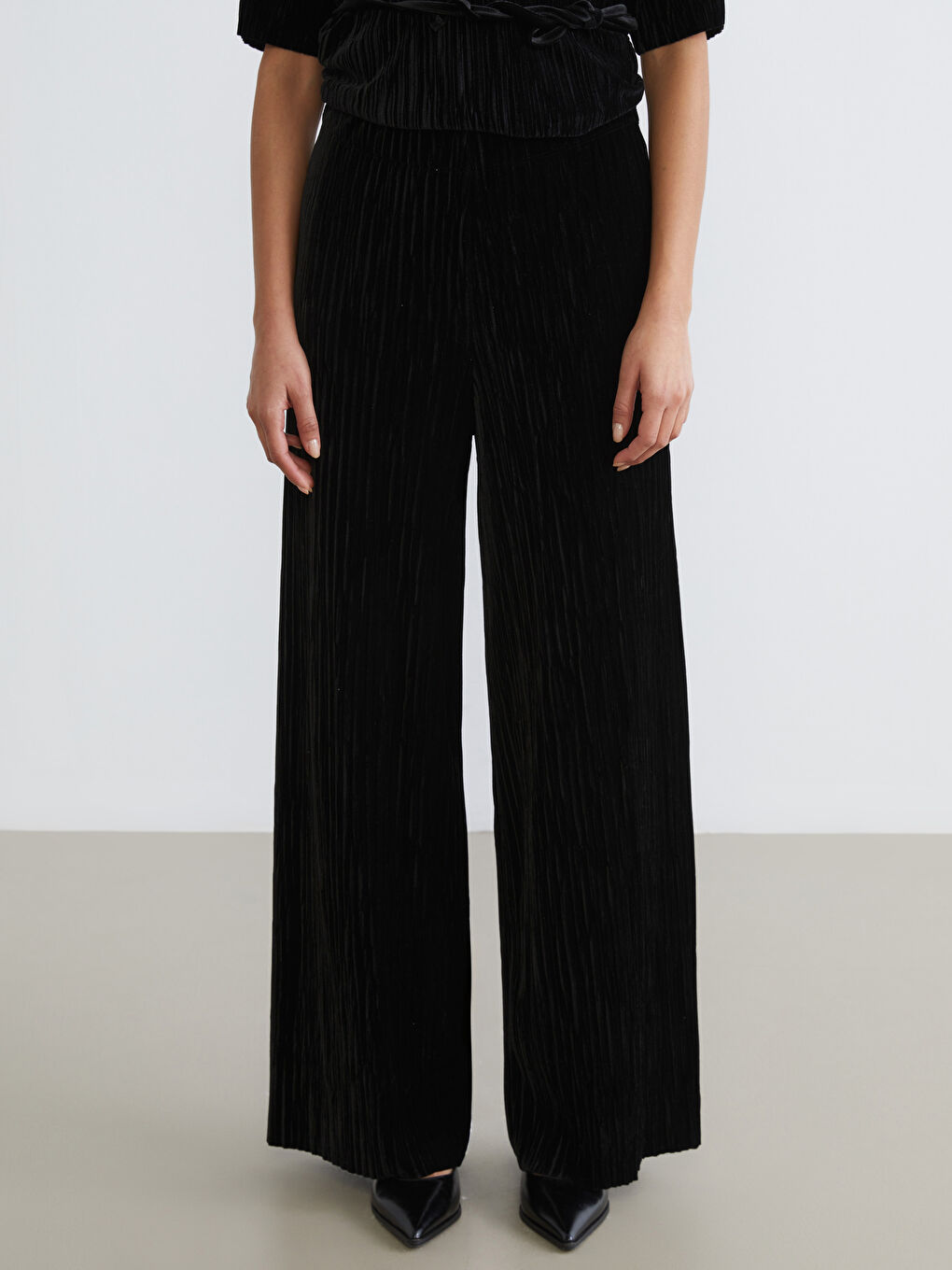 Siyah Beli Lastikli Dokulu Kadın Pantolon-1