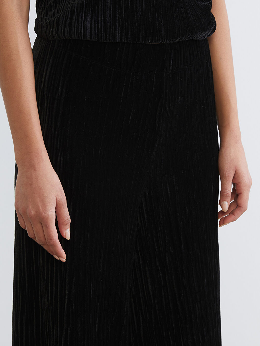 Siyah Beli Lastikli Dokulu Kadın Pantolon-2