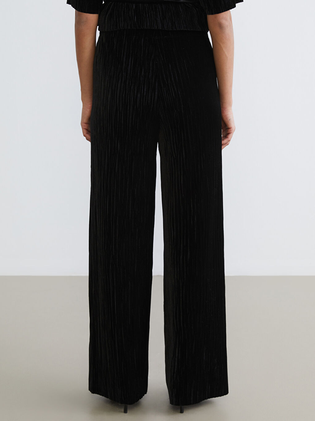 Siyah Beli Lastikli Dokulu Kadın Pantolon-3