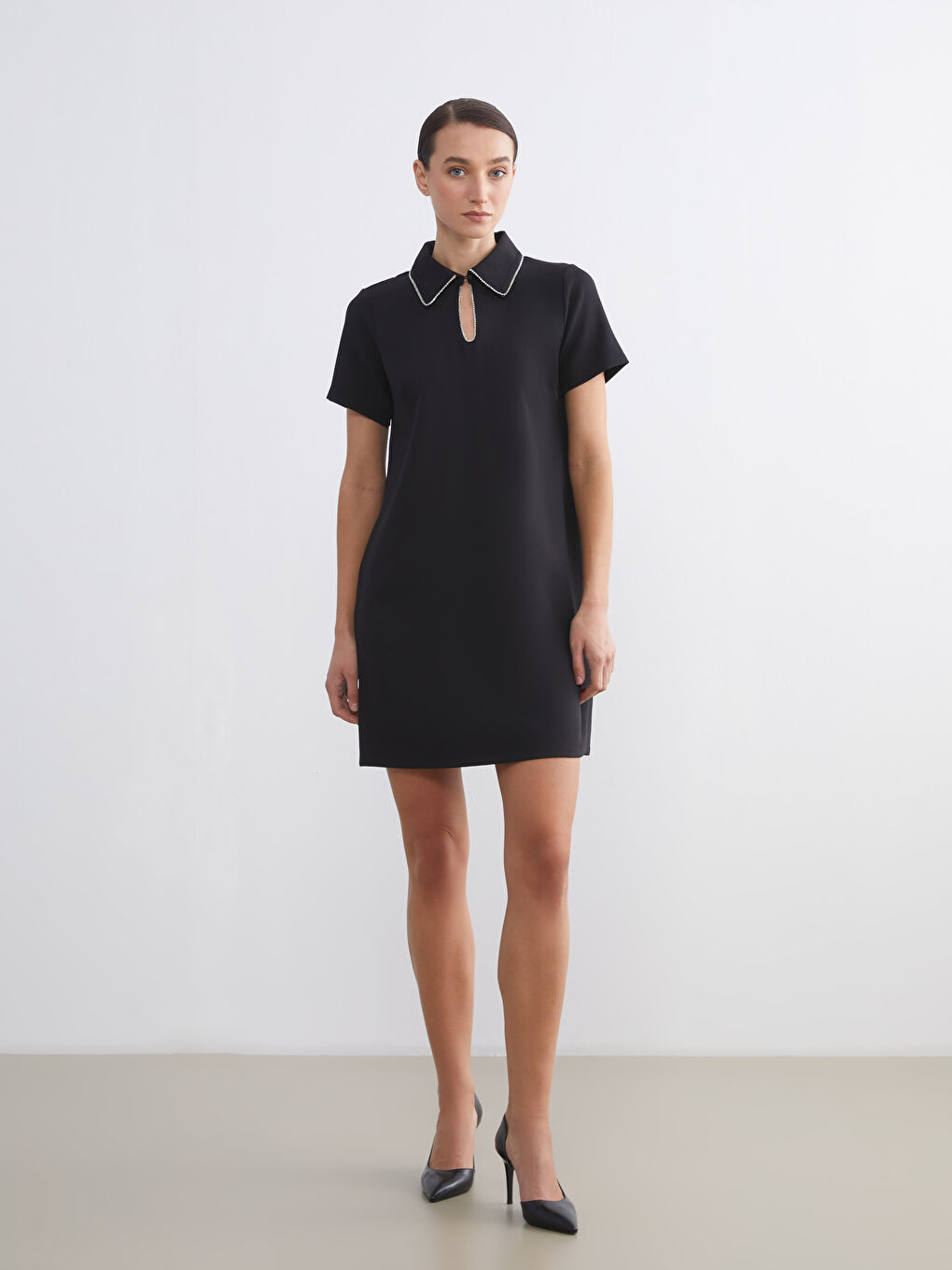 Siyah Gömlek Yaka Taşlı Mini Elbise-1