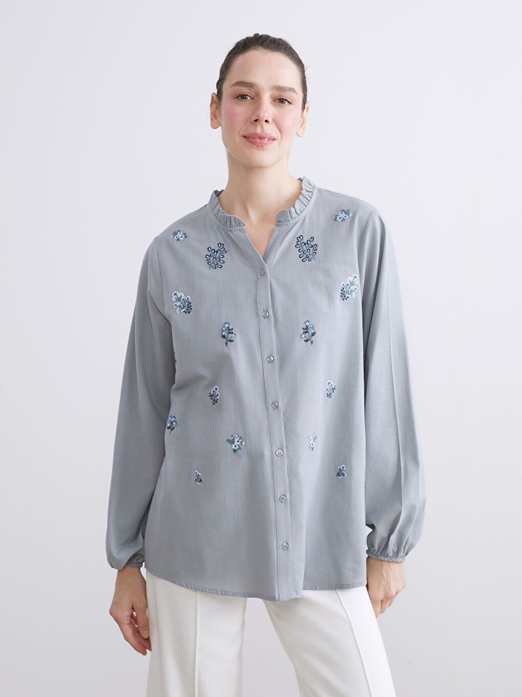 Gri Kaçık Yaka Çiçekli Kadın Gömlek