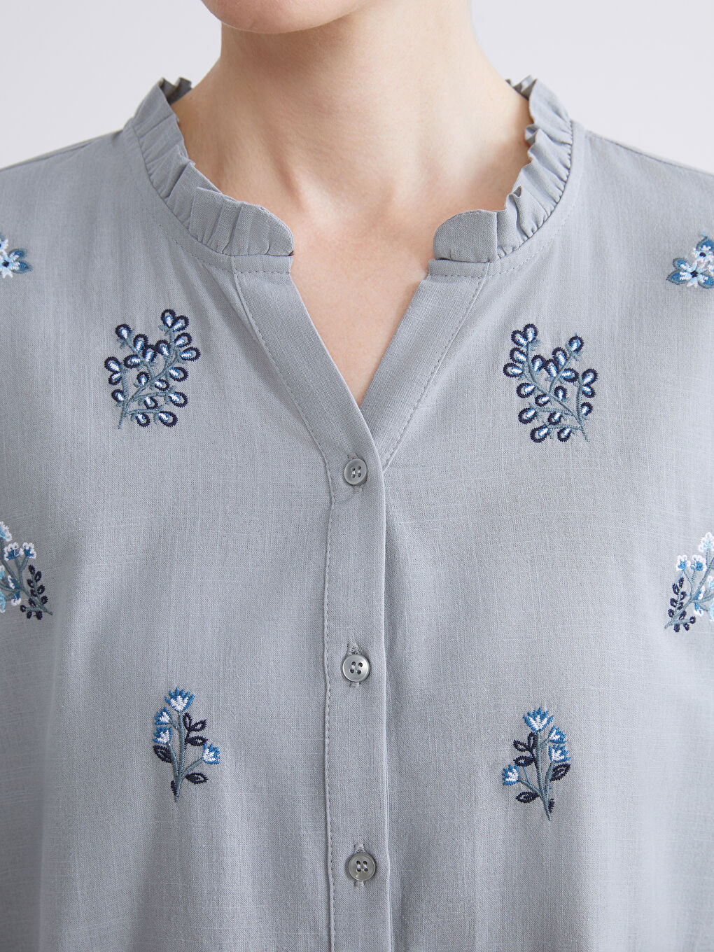 Gri Kaçık Yaka Çiçekli Kadın Gömlek-2