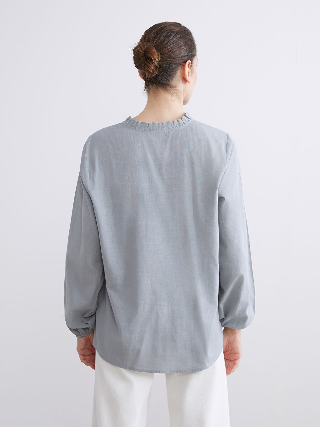 Gri Kaçık Yaka Çiçekli Kadın Gömlek-3