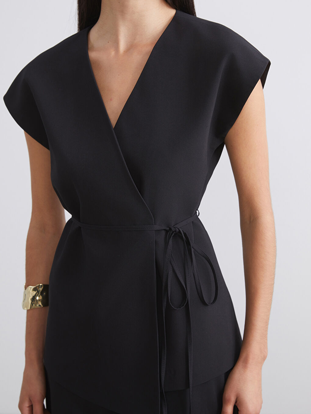 Siyah Kruvaze Yaka Kadın Klasik Yelek-2