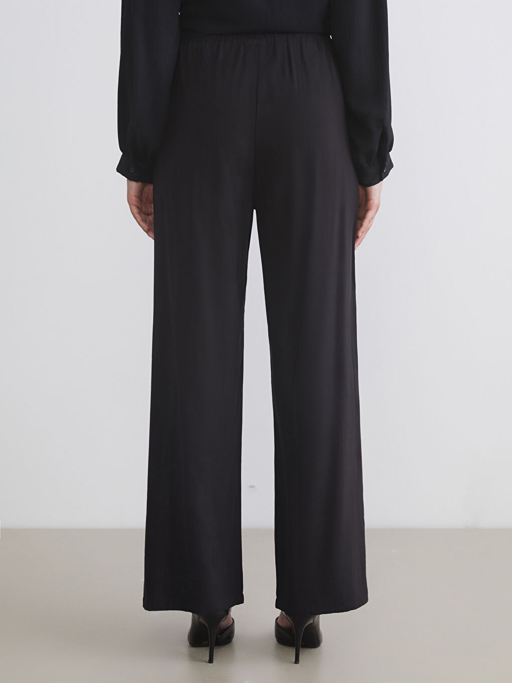 Siyah Beli Lastikli Geniş Paça Kadın Pantolon-3