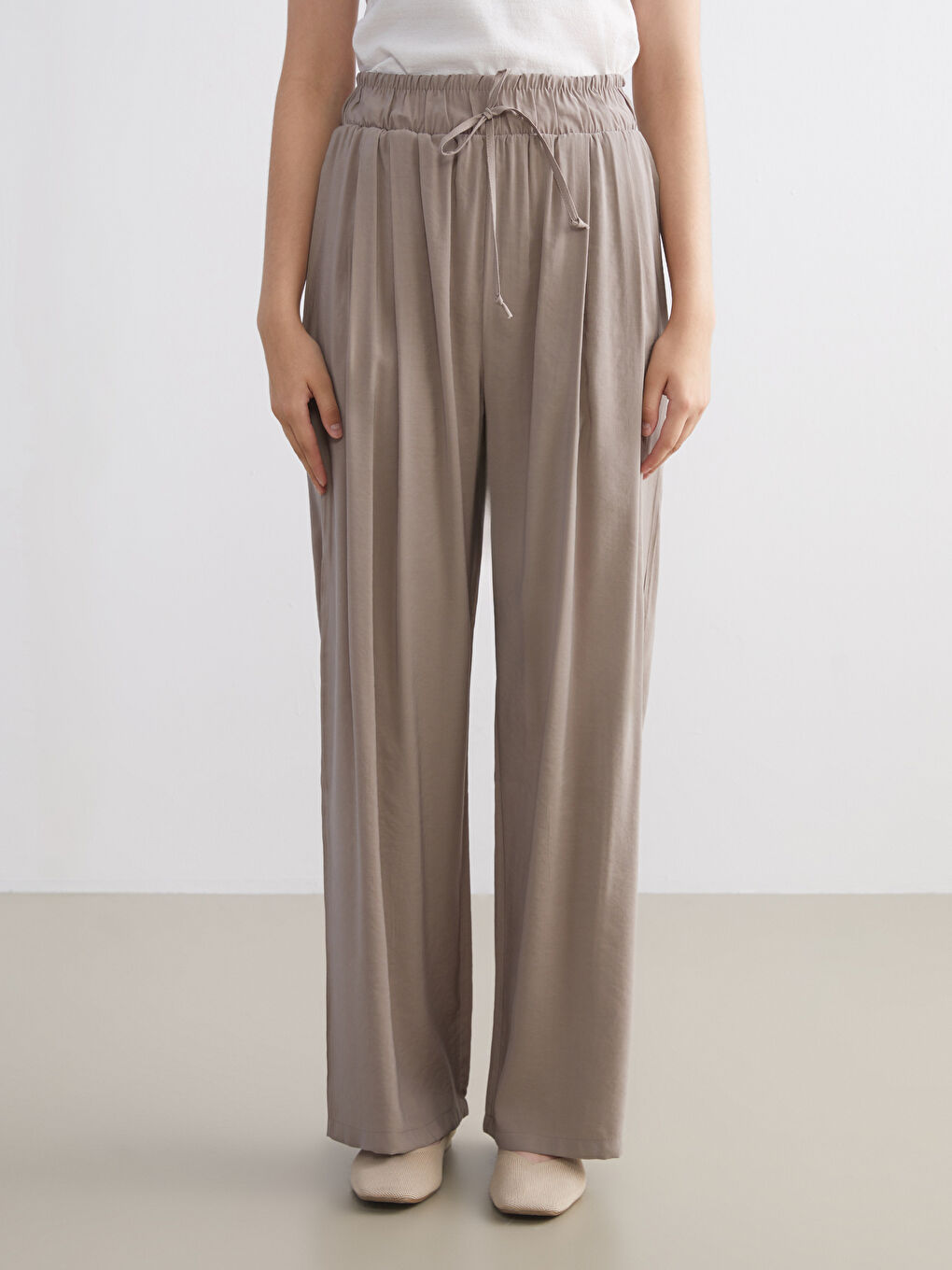 Gri Beli Lastikli Geniş Paça Kadın Pantolon-1