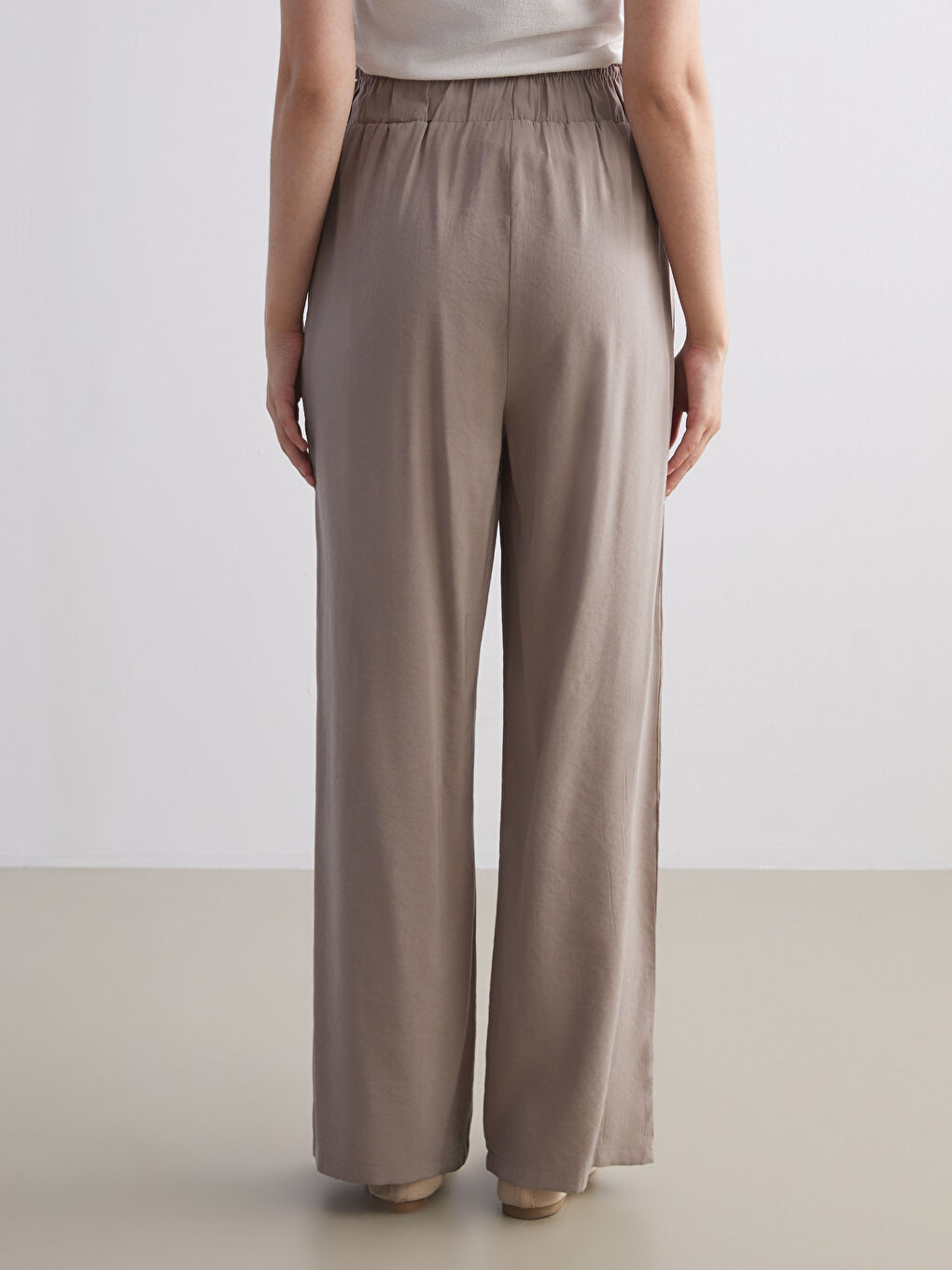 Gri Beli Lastikli Geniş Paça Kadın Pantolon-3