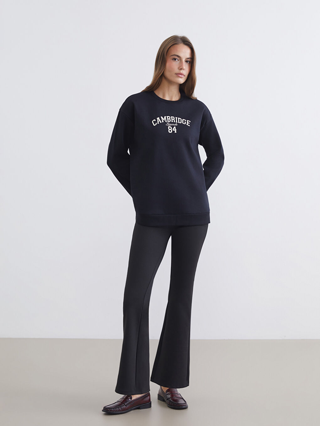 Siyah Cambridge Baskılı Oversize Kadın Sweatshirt-1