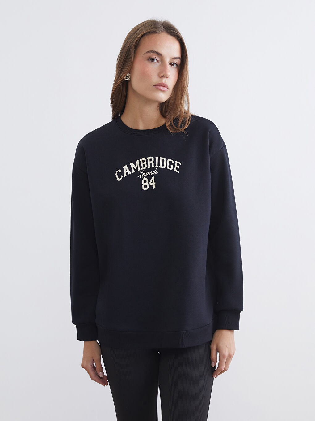 Siyah Cambridge Baskılı Oversize Kadın Sweatshirt-2