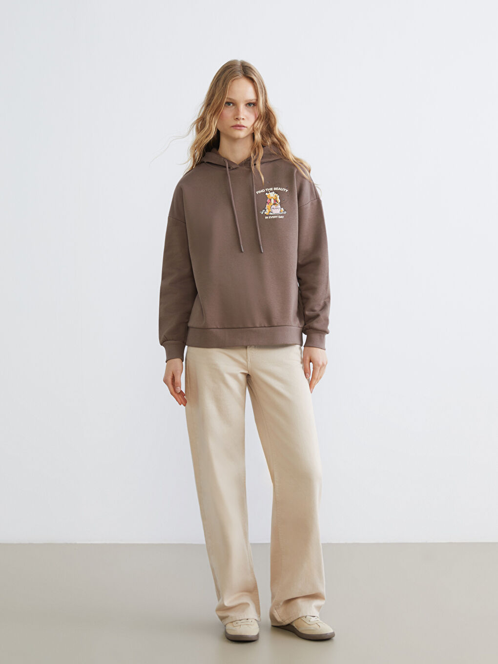 Kahverengi Winnie the Pooh Baskılı Kadın Kalın Hoodie-1