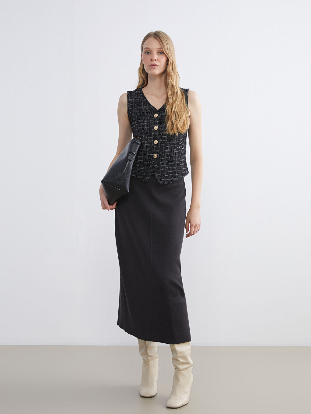 Siyah V Yaka Ekose Kadın Yelek-1