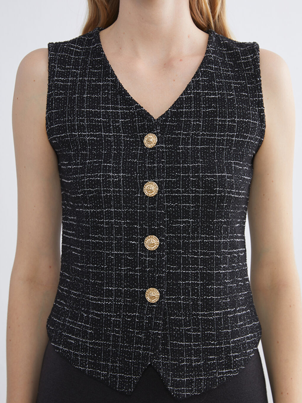 Siyah V Yaka Ekose Kadın Yelek-2