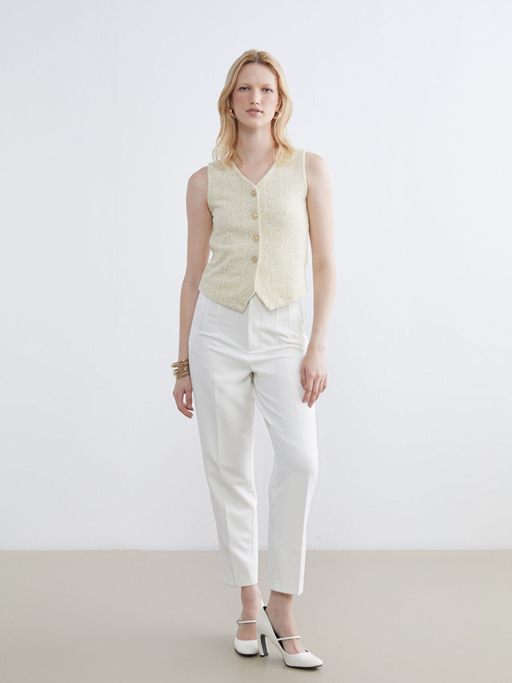 Ekru V Yaka Ekose Kadın Yelek-1