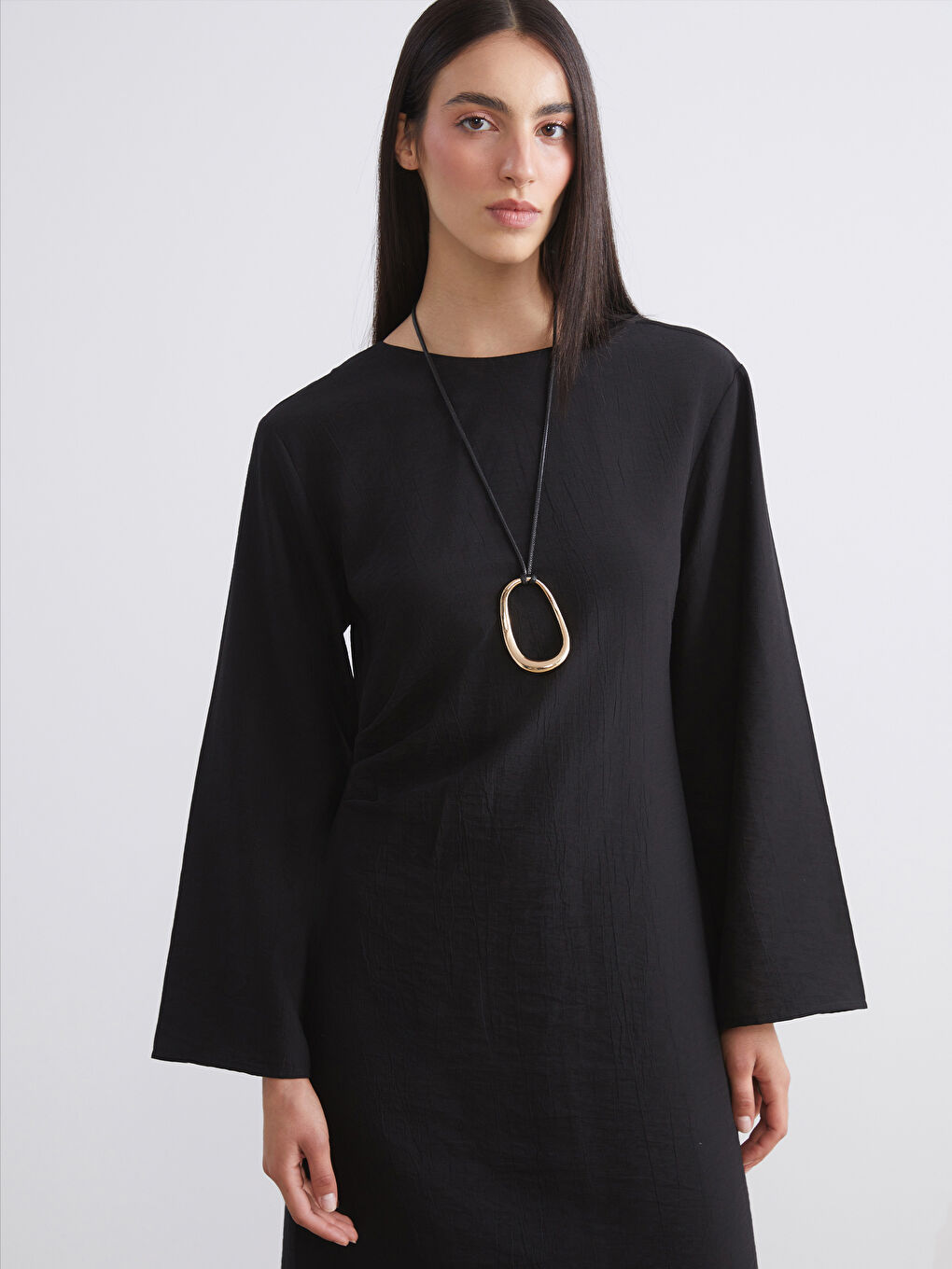 Siyah Bisiklet Yaka Dokulu Büzgülü Elbise-1