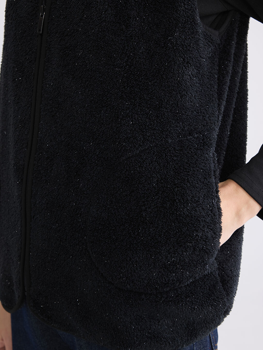 Siyah Dik Yaka Kadın Polar Yelek-2