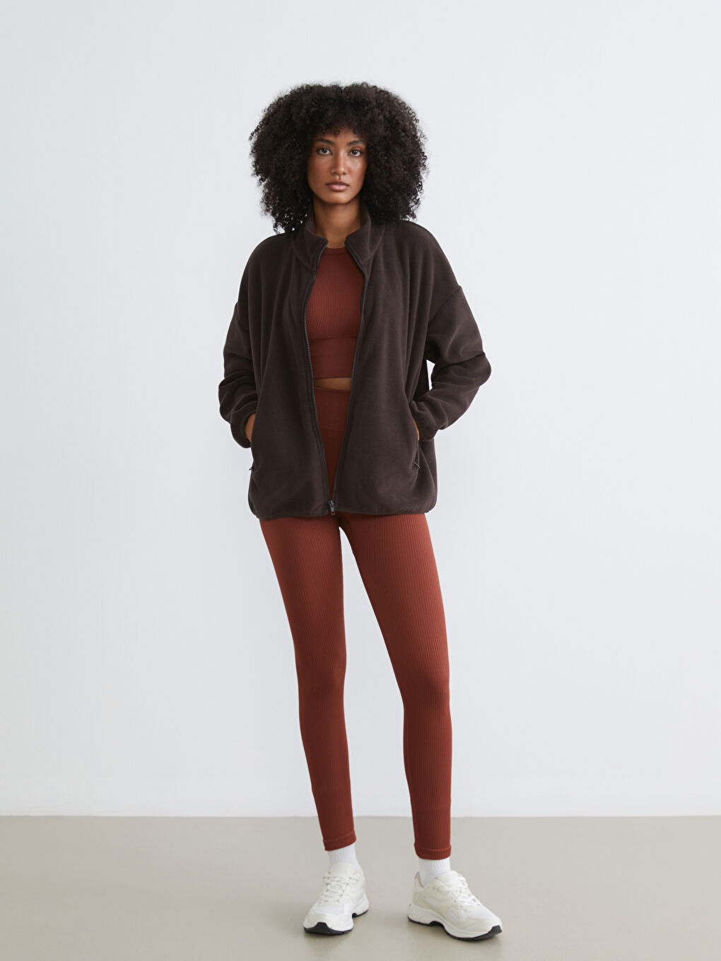 Kahverengi Dik Yaka Kadın Polar Hırka-1