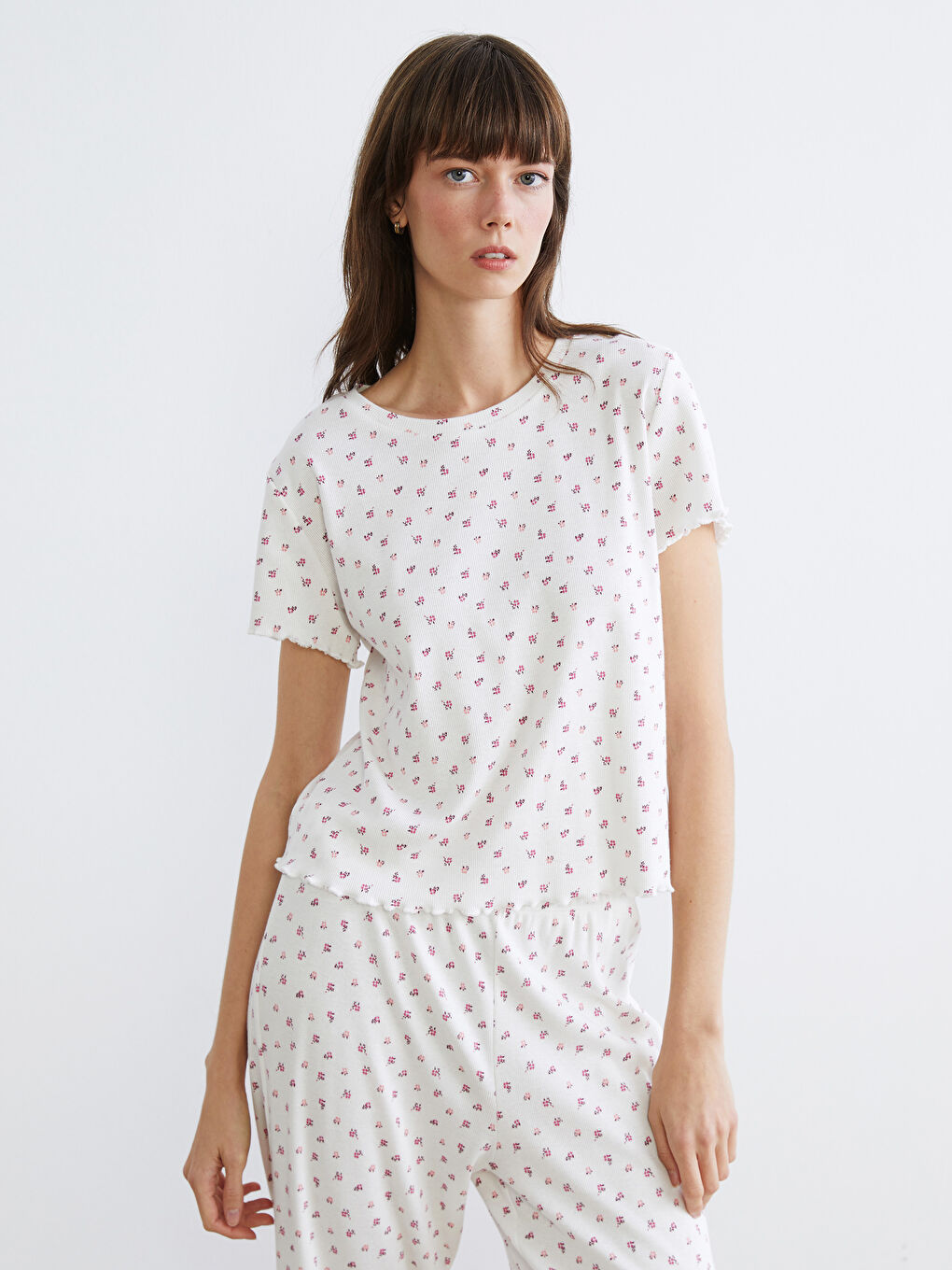 Ekru Bisiklet Yaka Çiçekli Kadın Pijama Takımı-1