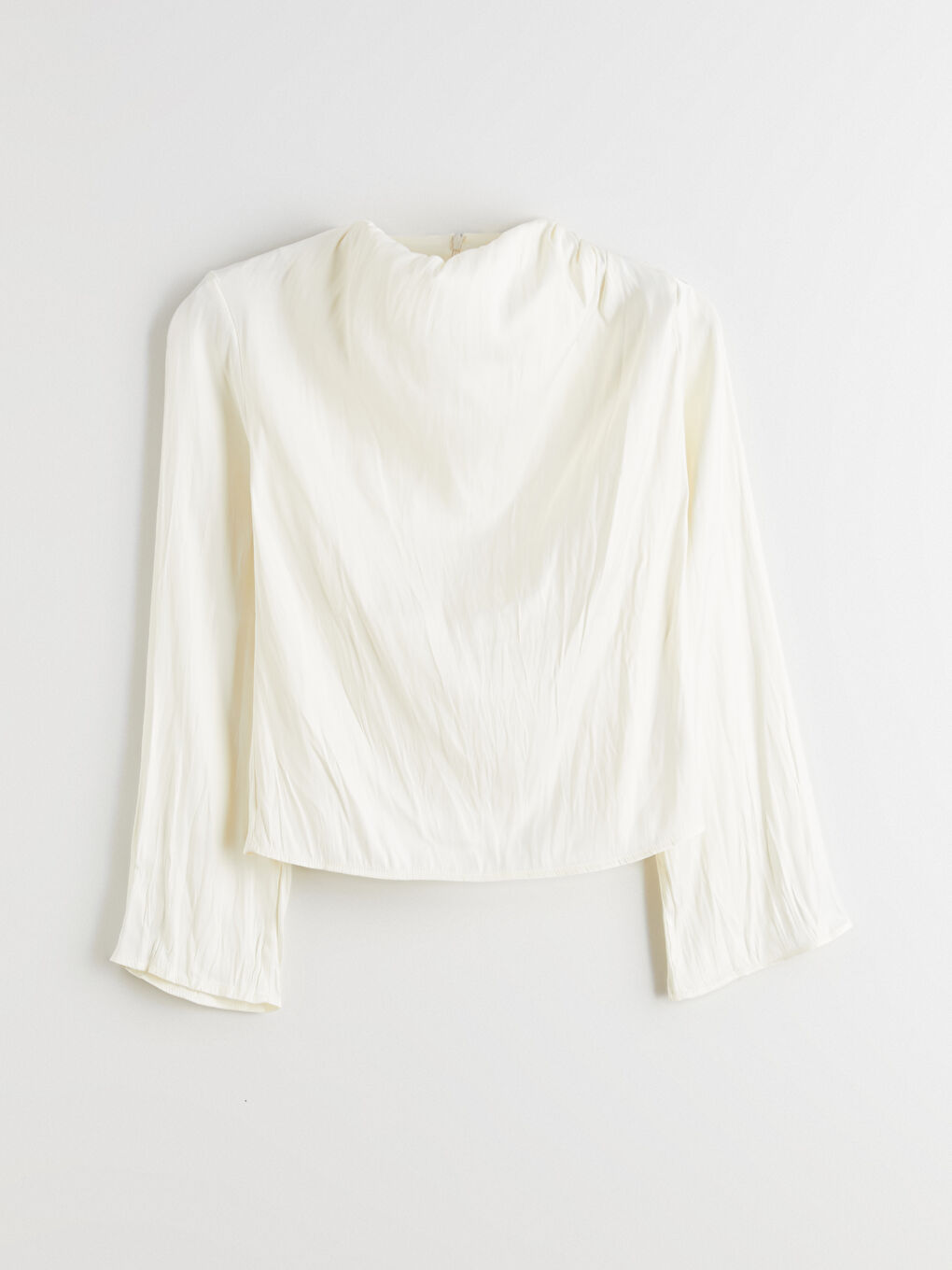 Ekru Dik Yaka Oversize Büzgülü Bluz-4