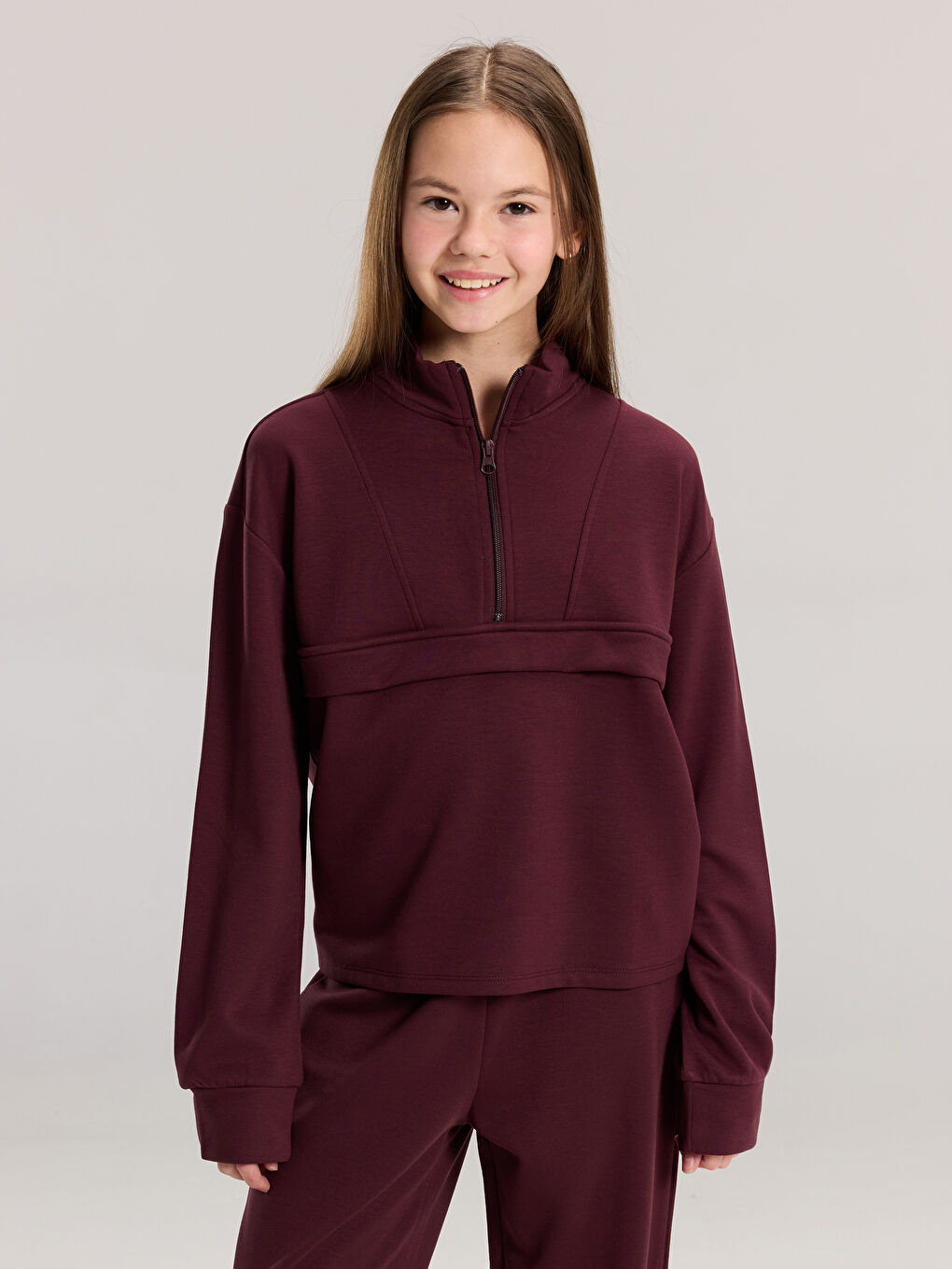 سويت شيرت بياقة عالية و بنطلون رياضي للبنات-1