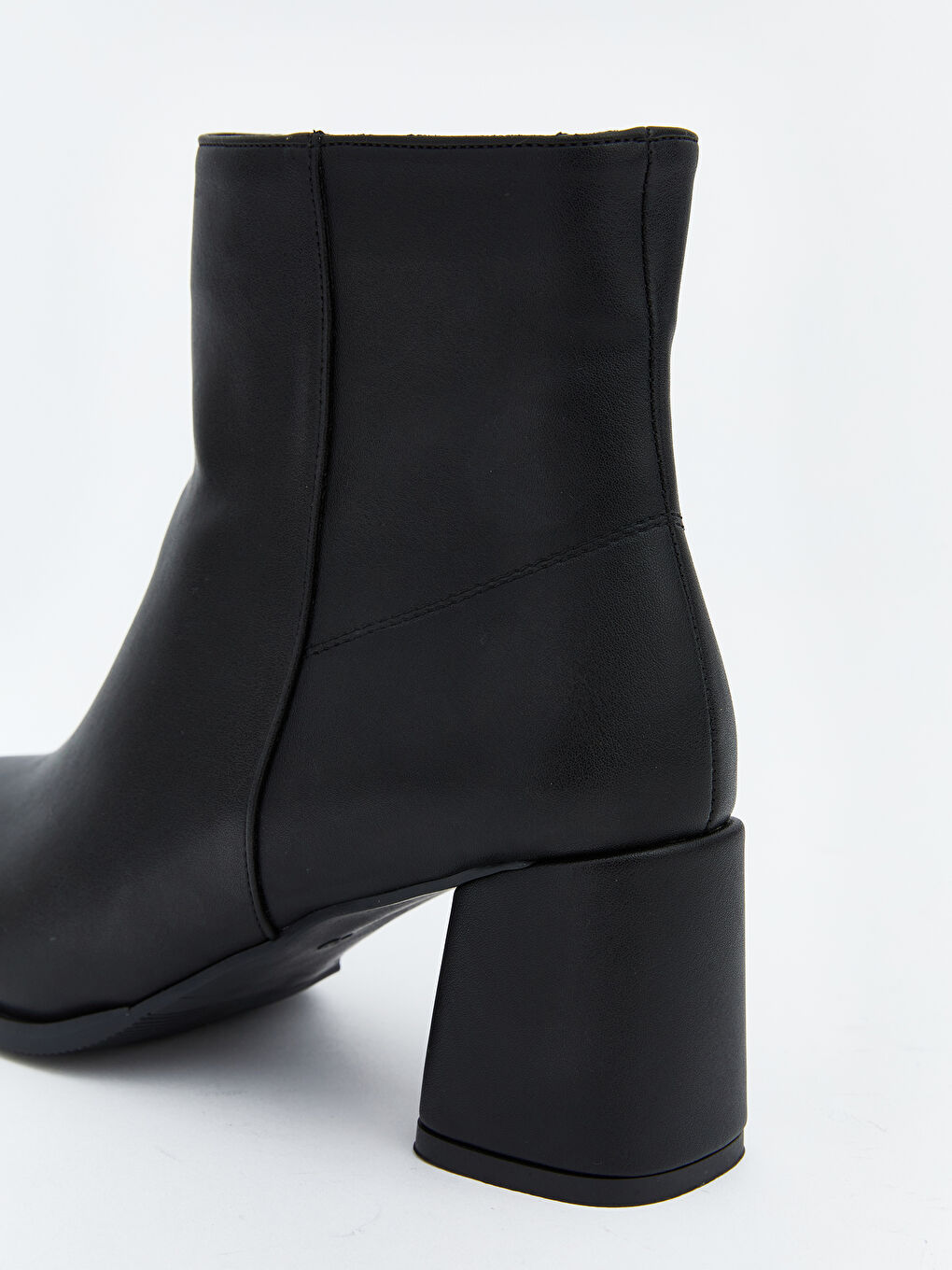 Siyah Deri Görünümlü Kadın Topuklu Bot-4