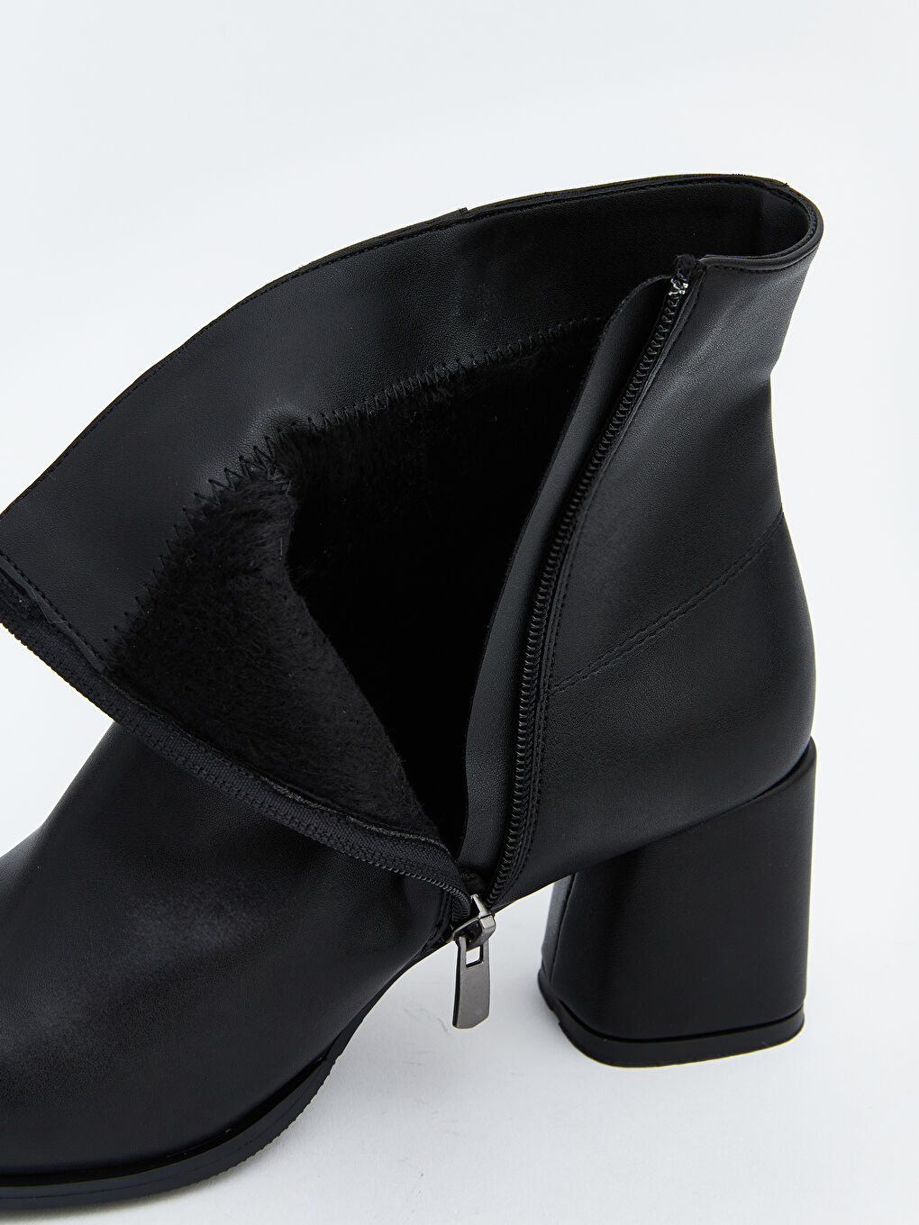 Siyah Deri Görünümlü Kadın Topuklu Bot-6