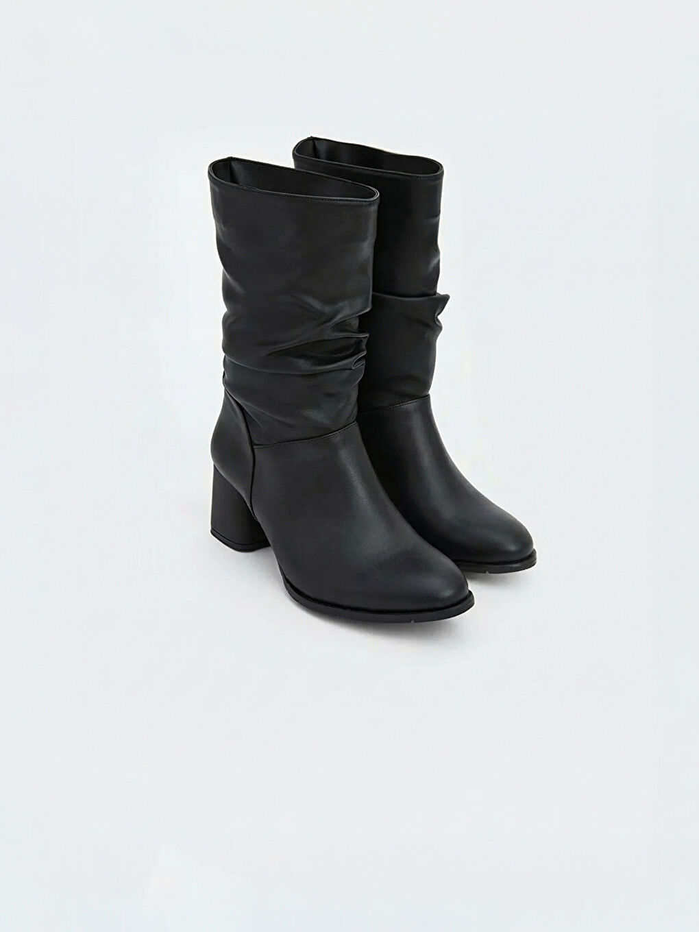 Siyah Deri Görünümlü Kadın Çizme