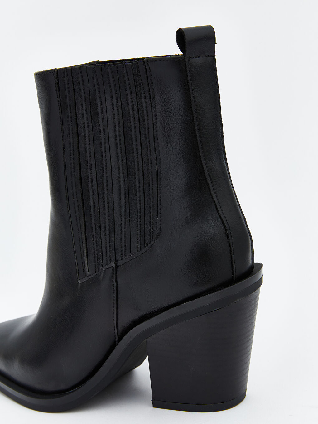 Siyah Deri Görünümlü Kadın Bot-4