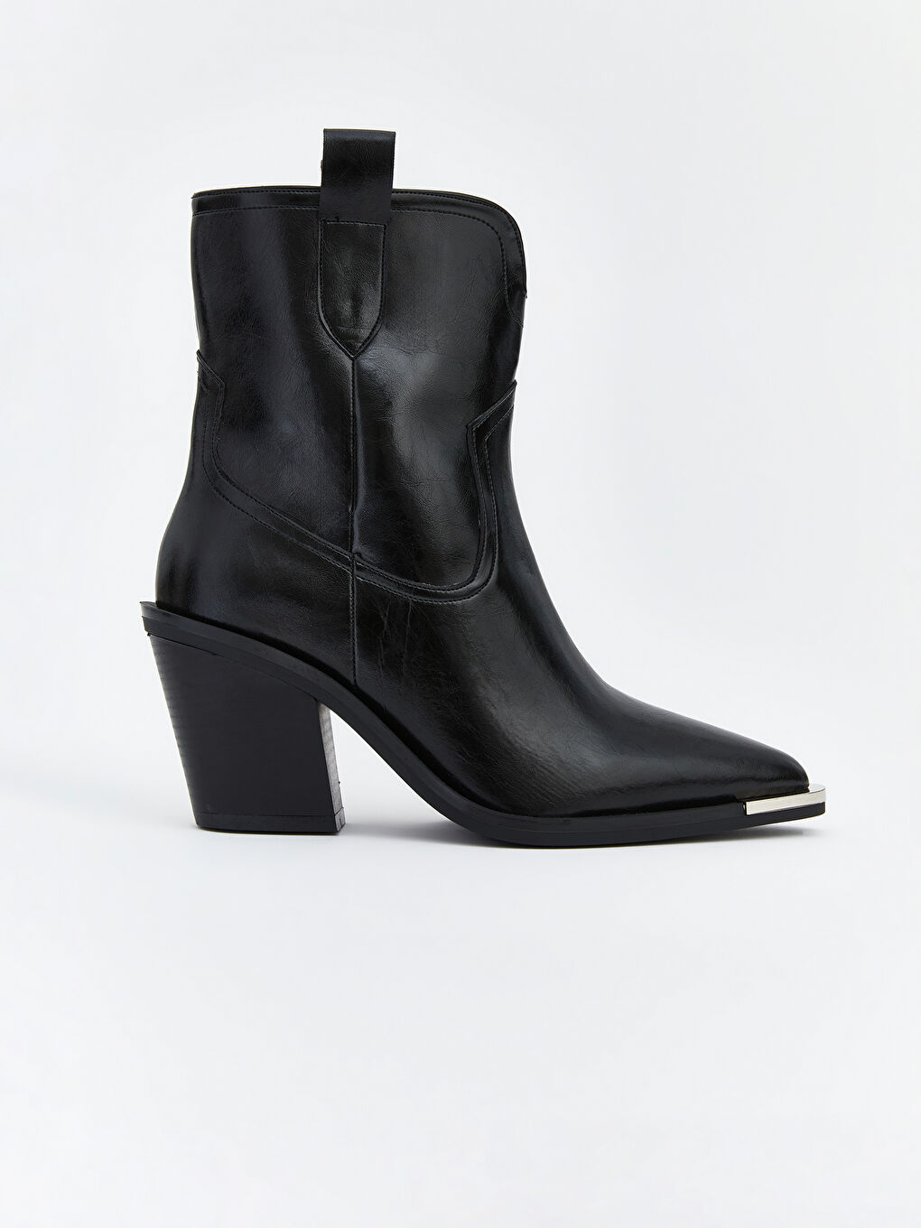 Siyah Sivri Burun Deri Görünümlü Kadın Bot-2