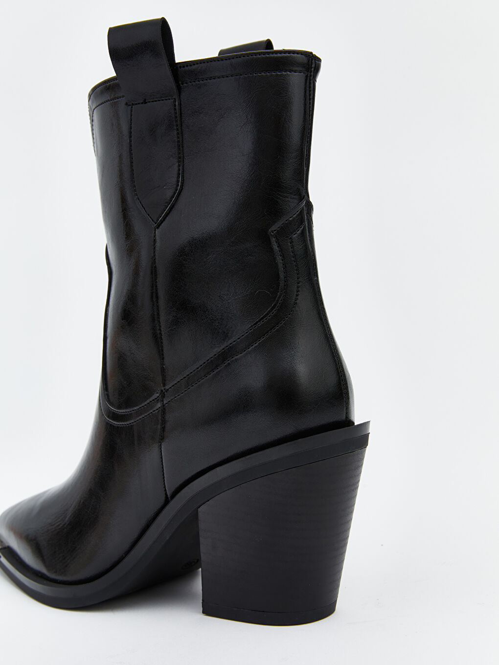 Siyah Sivri Burun Deri Görünümlü Kadın Bot-4