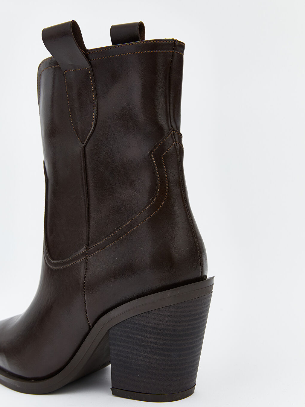 Kahverengi Sivri Burun Deri Görünümlü Kadın Bot-4