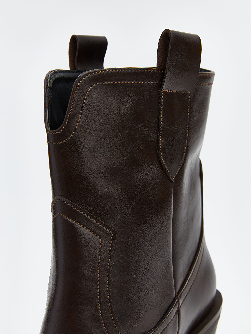 Kahverengi Sivri Burun Deri Görünümlü Kadın Bot-5