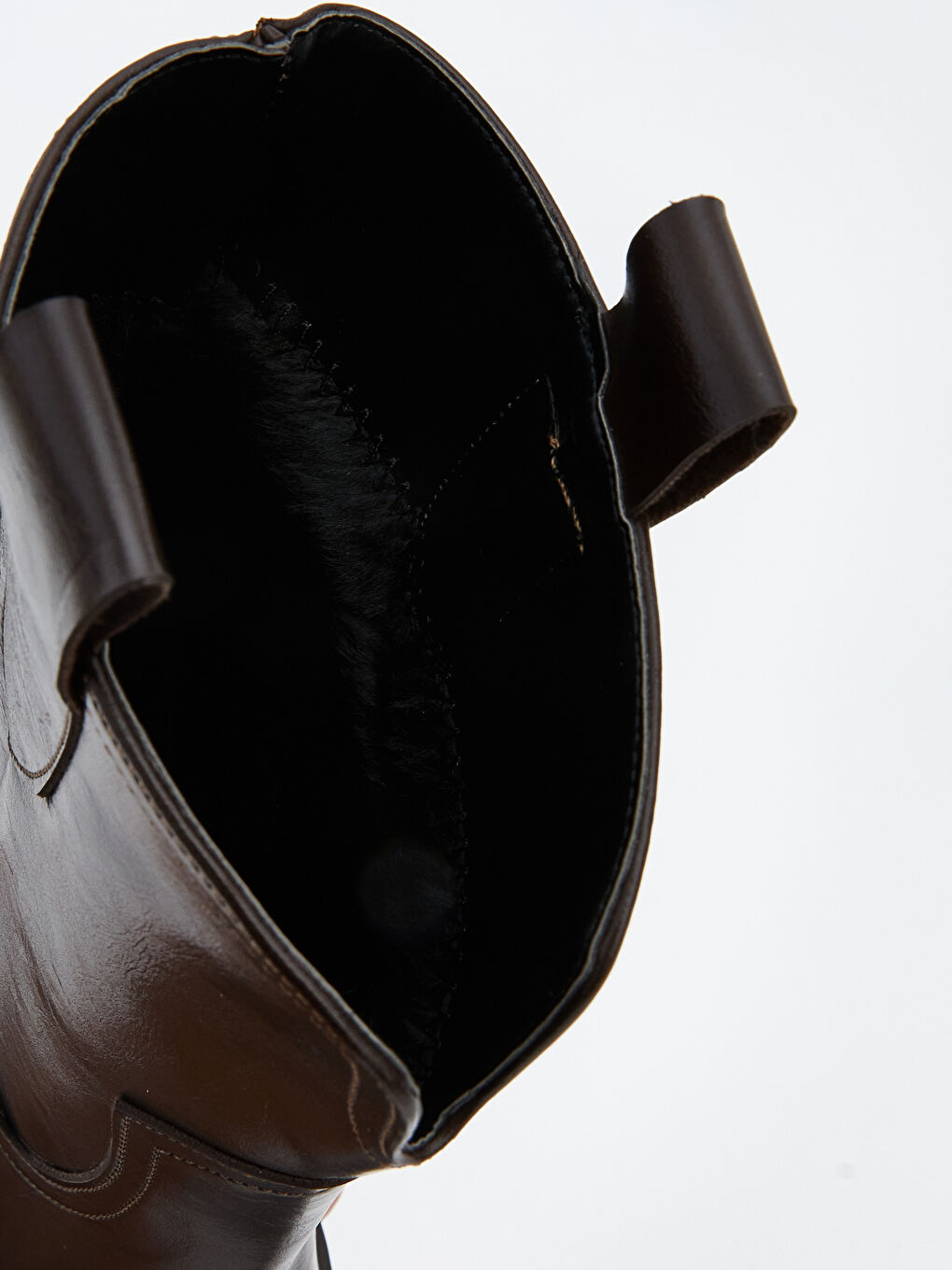 Kahverengi Sivri Burun Deri Görünümlü Kadın Bot-6