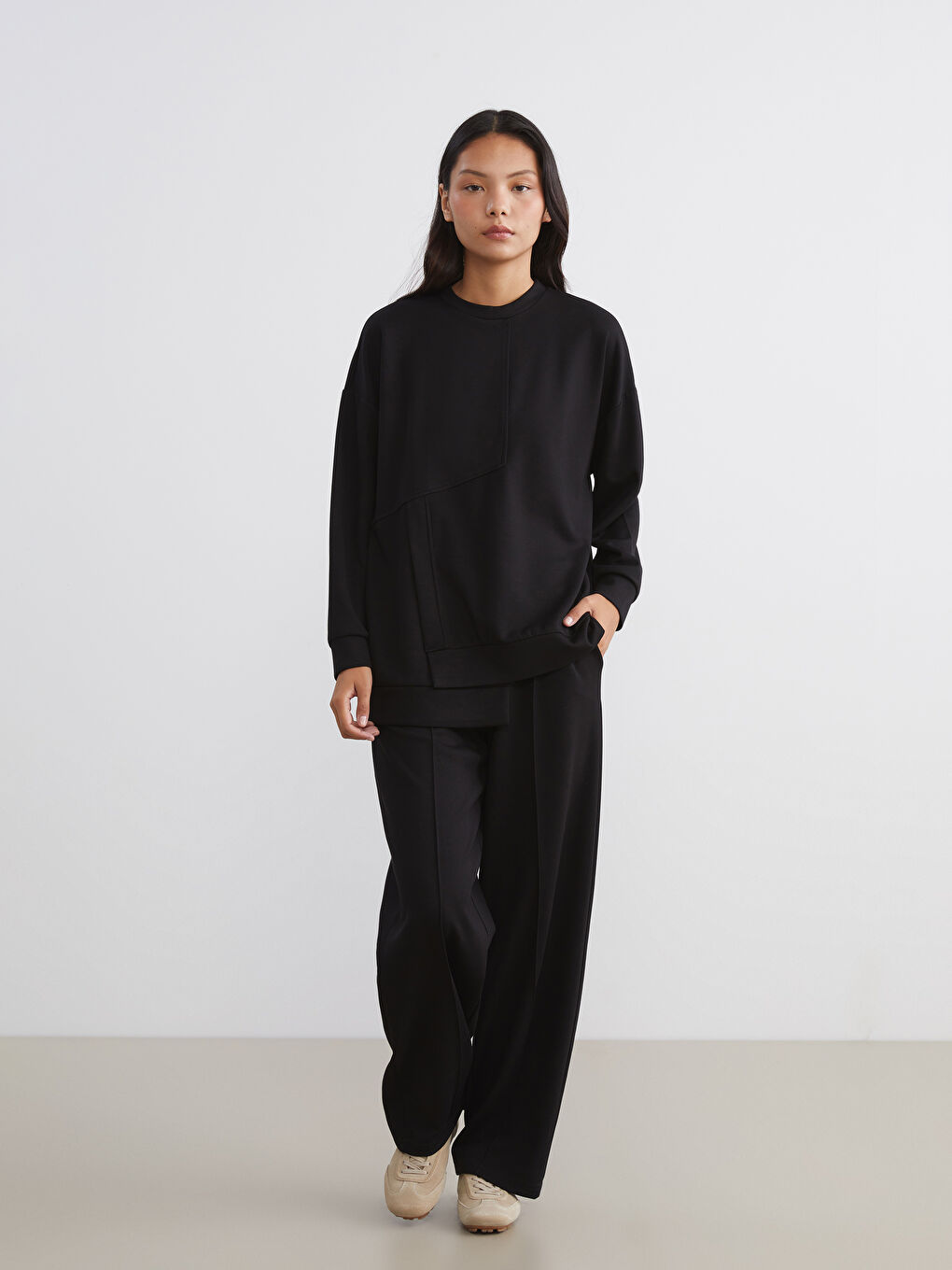 Siyah Bisiklet Yaka Kadın Sweatshirt-1