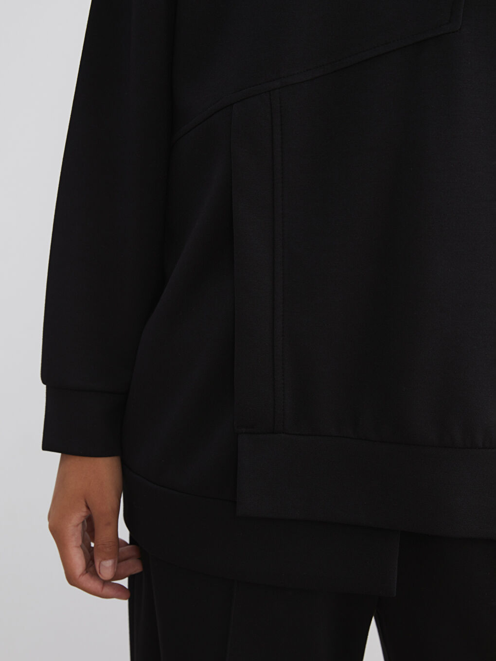 Siyah Bisiklet Yaka Kadın Sweatshirt-2