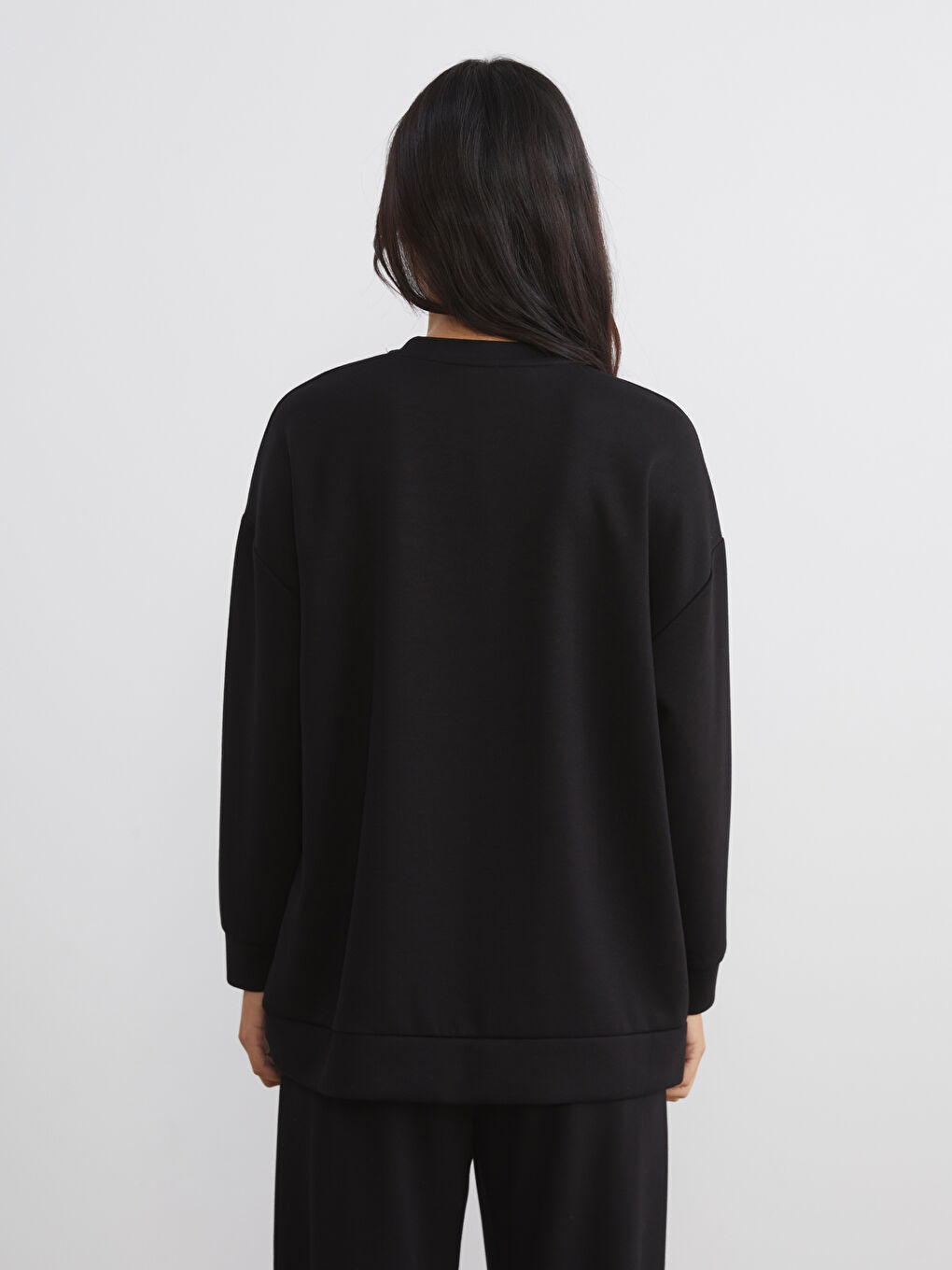 Siyah Bisiklet Yaka Kadın Sweatshirt-3