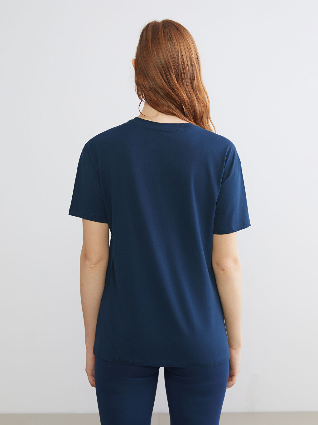 تیشێرتی وەرزشی چاپکراوی یه‌خه‌ خڕ بۆ ژنان-3