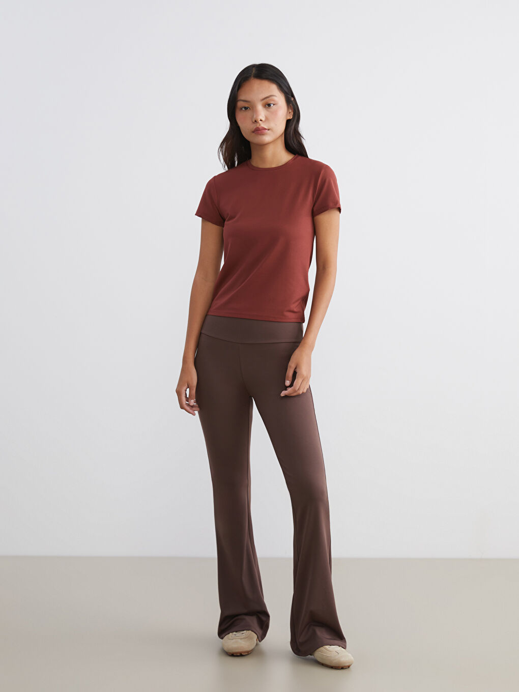 Спортна тениска с кръгло деколте за жени-1