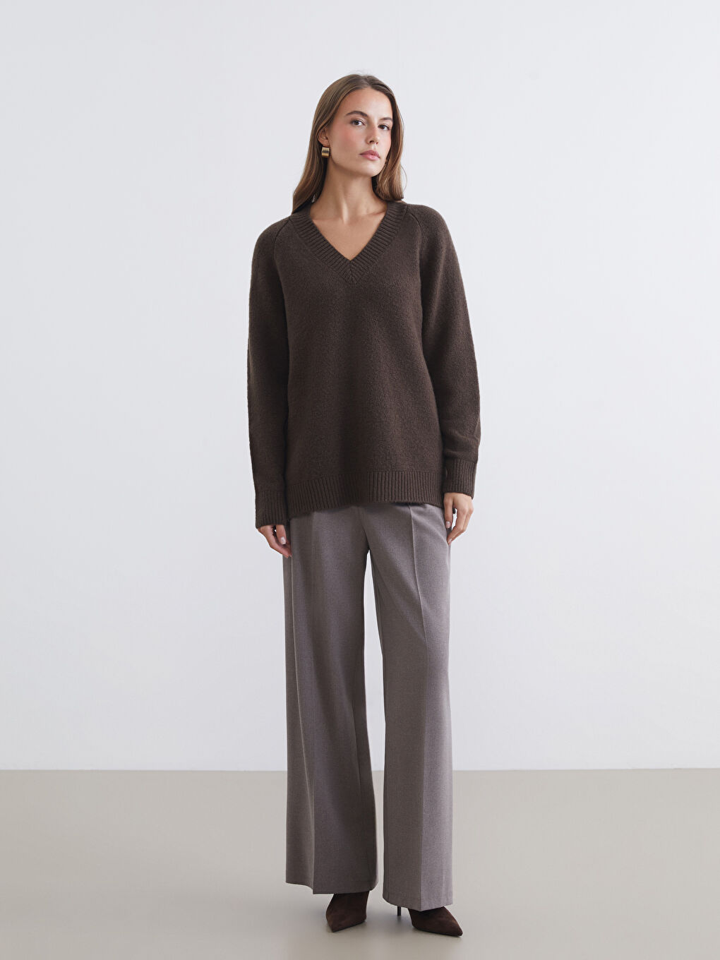 Kahverengi V Yaka Kadın Triko Kazak-1