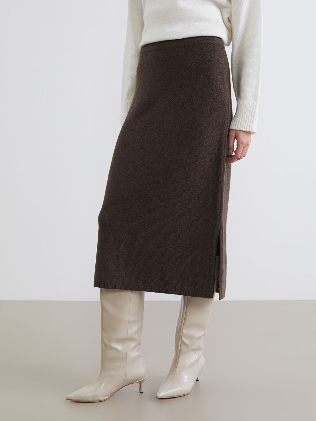 Kahverengi Beli Lastikli Triko Etek-1