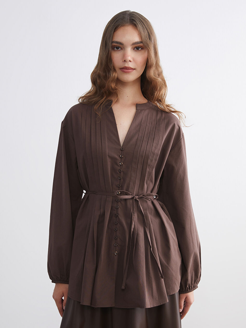 Kahverengi Kaçık Yaka Kuşaklı Kadın Gömlek Tunik