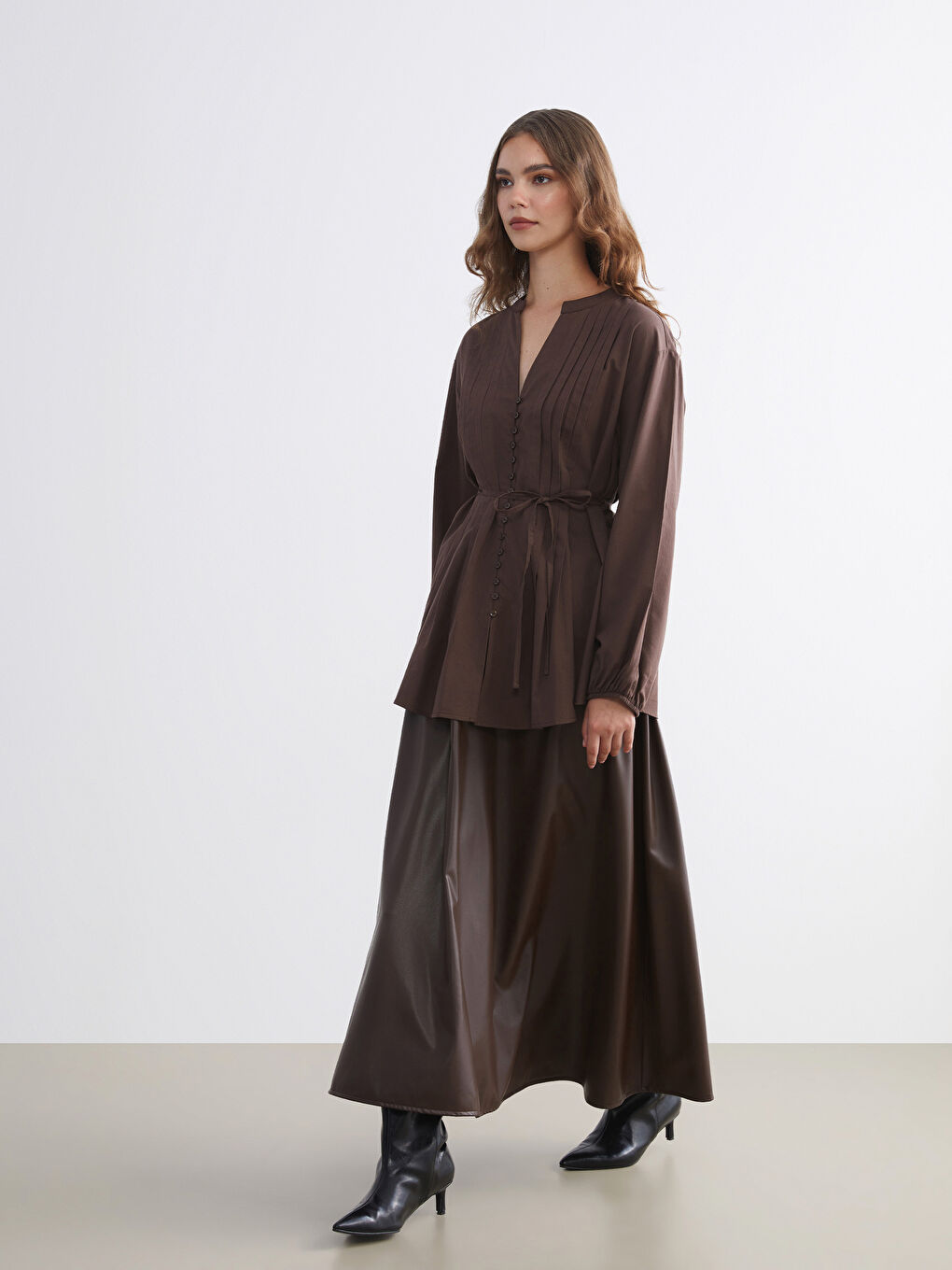 Kahverengi Kaçık Yaka Kuşaklı Kadın Gömlek Tunik-1