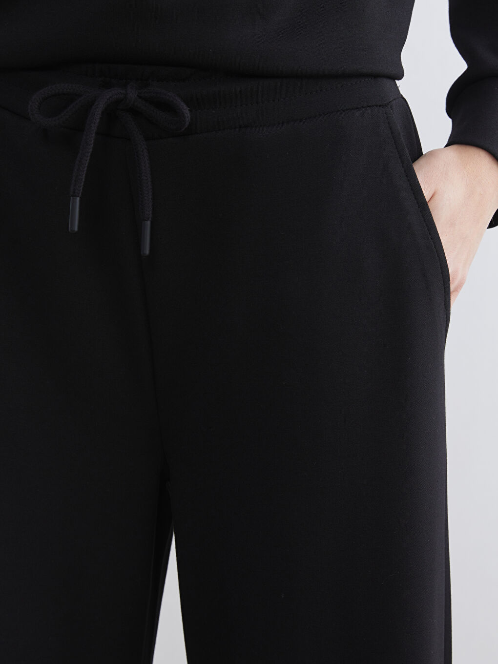 Siyah Beli Lastikli Geniş Paça Kadın Eşofman Altı-2