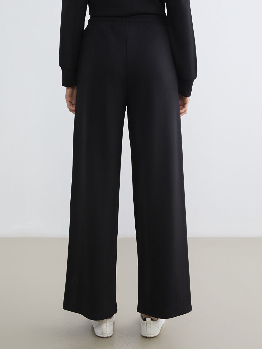 Siyah Beli Lastikli Geniş Paça Kadın Eşofman Altı-3