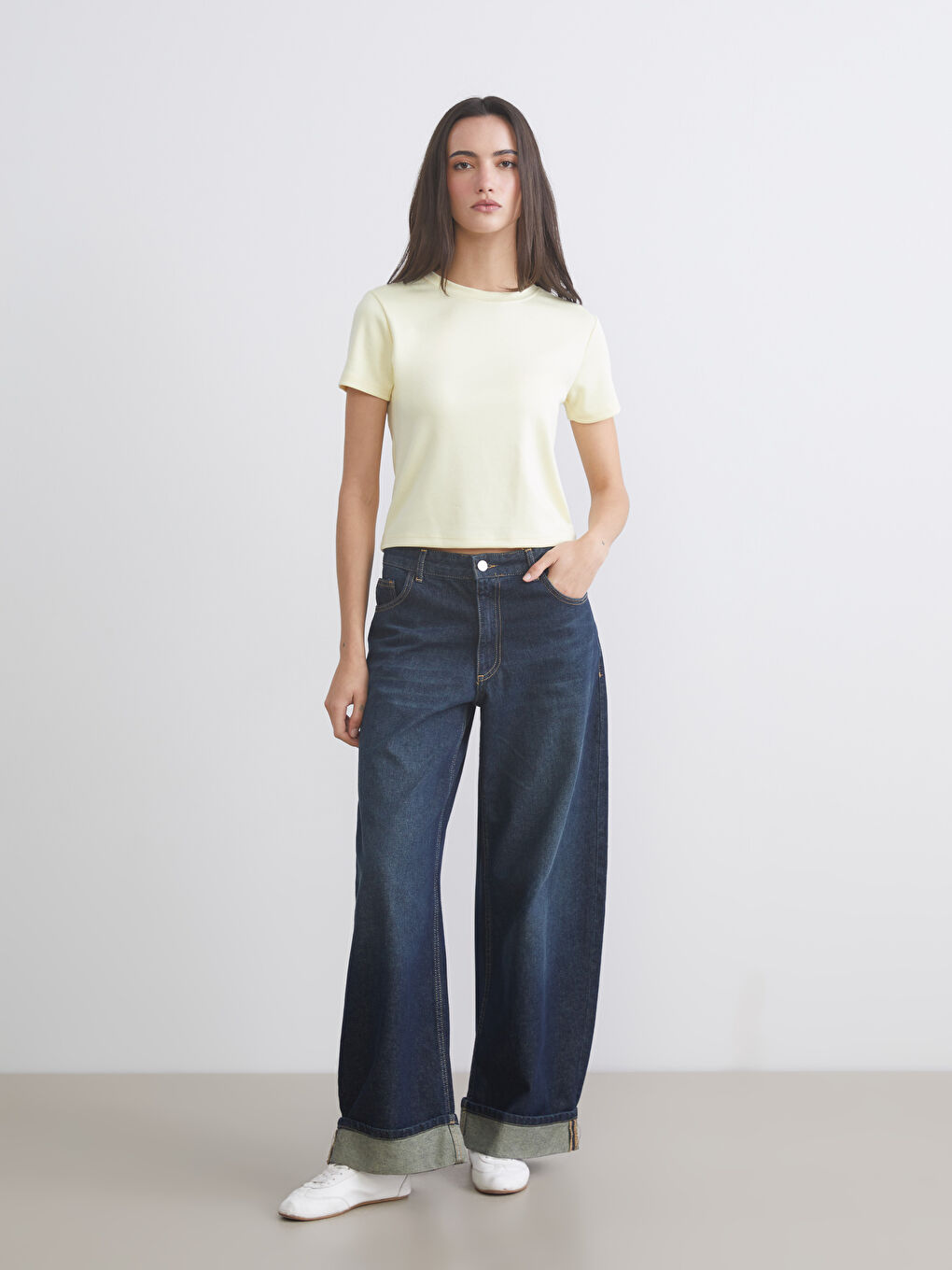 Sarı Bisiklet Yaka Kadın Tişört-1